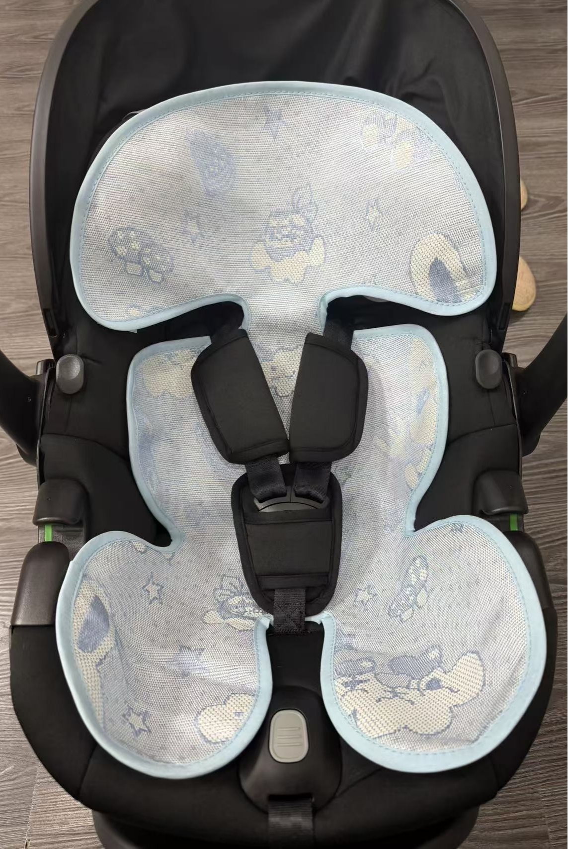 Sikkerhed i sommerautostole: Sådan holder du din baby kølig og sikker